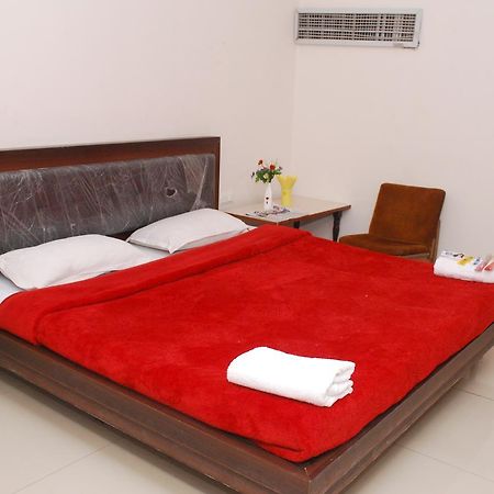 אגרה Hotel Harish Palace מראה חיצוני תמונה