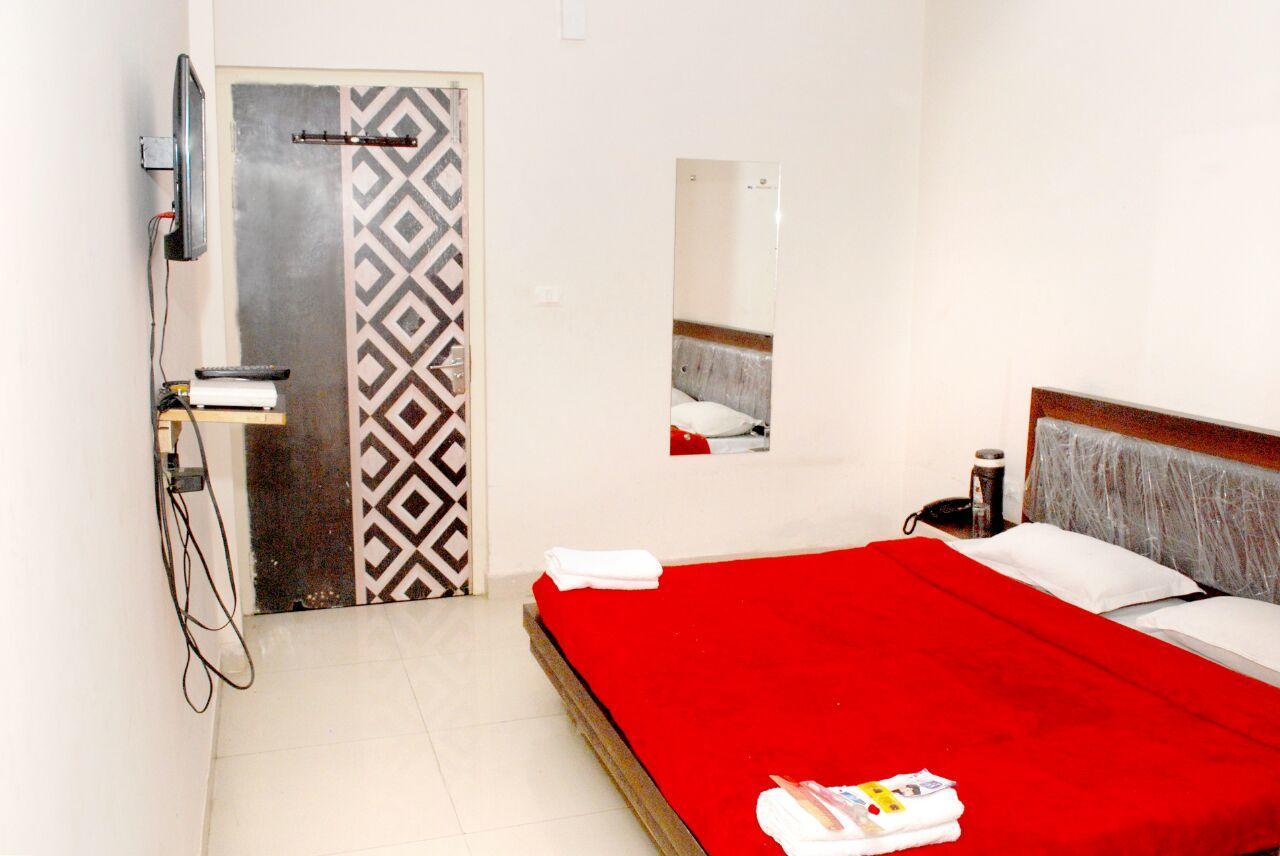אגרה Hotel Harish Palace מראה חיצוני תמונה
