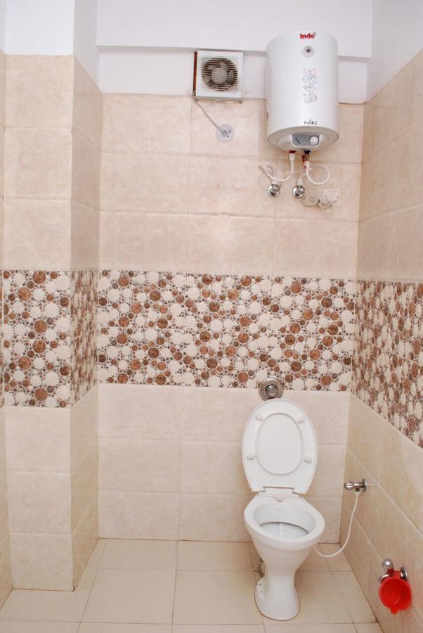 אגרה Hotel Harish Palace מראה חיצוני תמונה