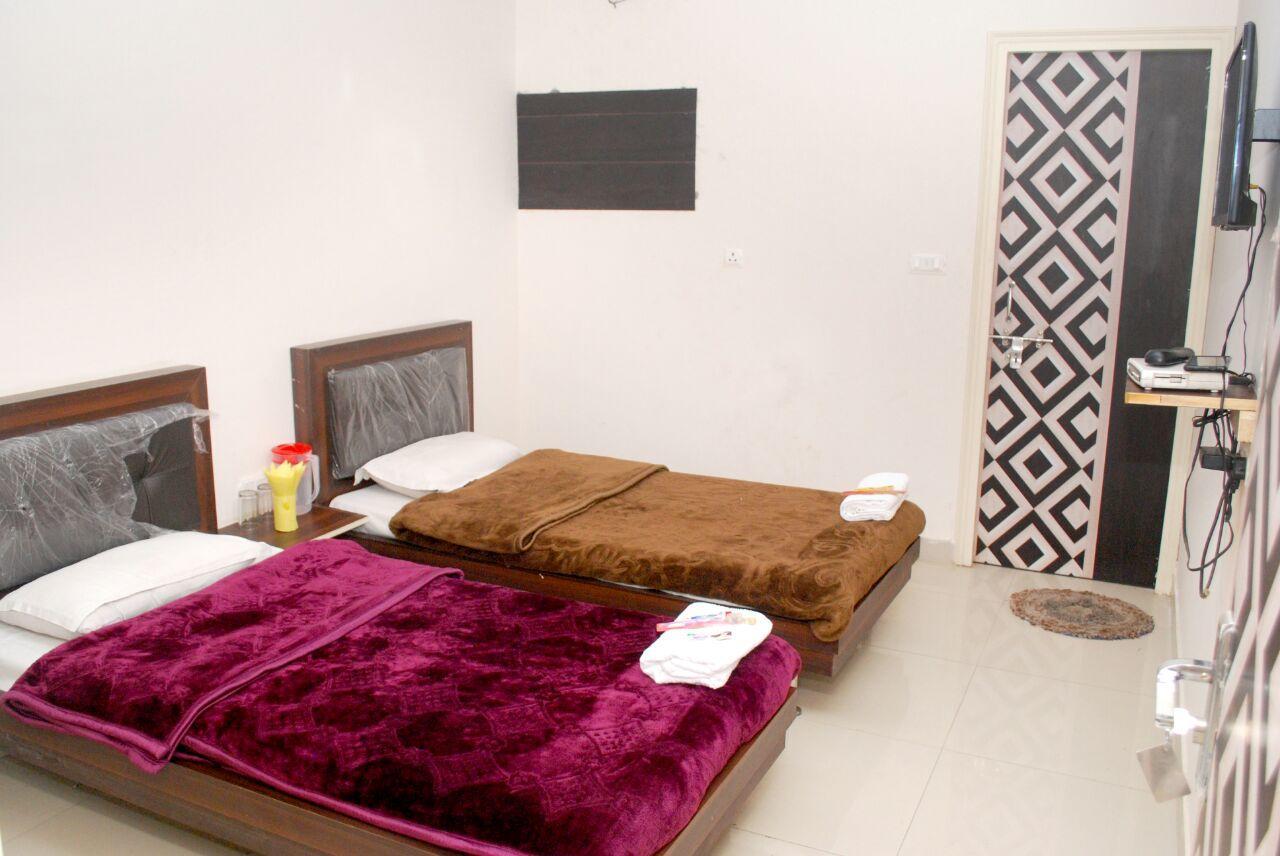 אגרה Hotel Harish Palace מראה חיצוני תמונה