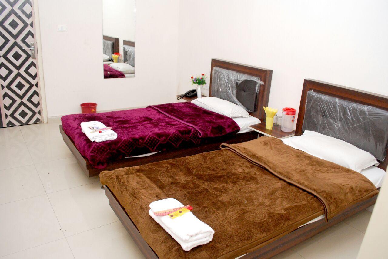 אגרה Hotel Harish Palace מראה חיצוני תמונה
