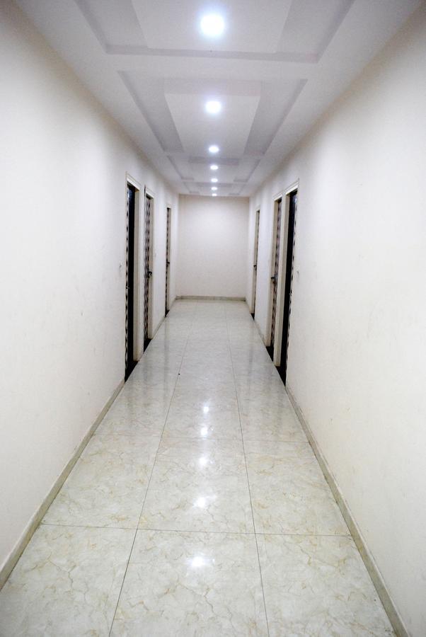 אגרה Hotel Harish Palace מראה חיצוני תמונה